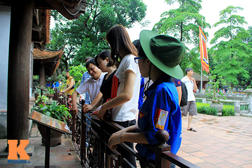 si tu chen chan cau may o van mieu - 14