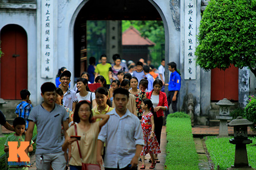 si tu chen chan cau may o van mieu - 1