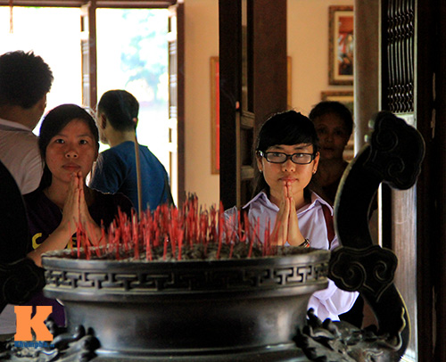 si tu chen chan cau may o van mieu - 8