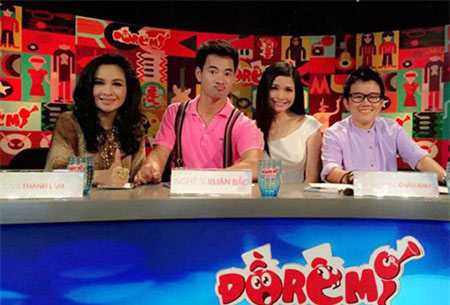 phuong uyen mat dien thoai khi lam giam khao - 1