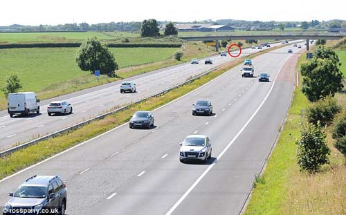 be gai vang khoi xe dang chay 112km/h van lanh lan - 2
