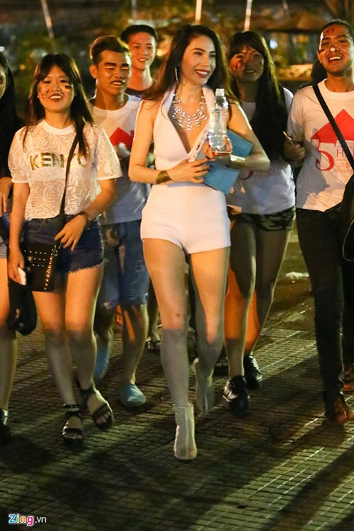 cong vinh dua don thuy tien co dong world cup - 8