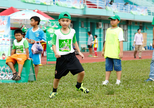 kim hien tranh thu dua con di choi truoc ngay cuoi - 6