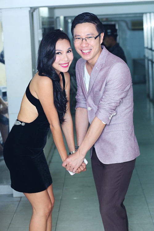 khanh ngoc sexy ben canh mc anh quan - 5