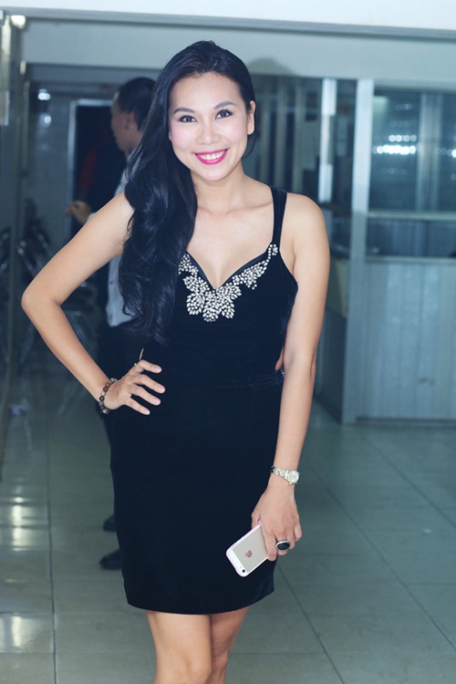 khanh ngoc sexy ben canh mc anh quan - 6
