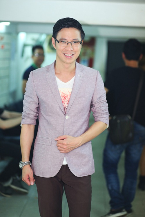 khanh ngoc sexy ben canh mc anh quan - 8