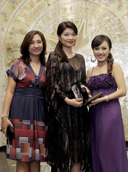 cuoc song hanh phuc cua 3 mc thoi su xinh dep - 1
