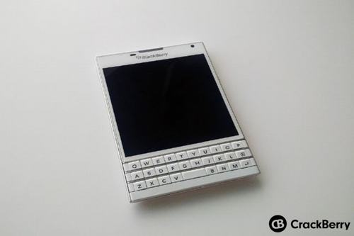 blackberry xac nhan passport phien ban trang ngoc trai - 3