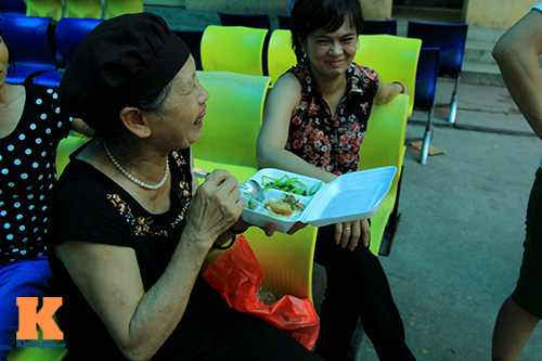 nhung bua an am tinh nguoi o benh vien - 16