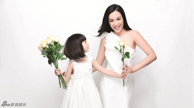 Chung Lệ Đề khoe con gái siêu đáng yêu