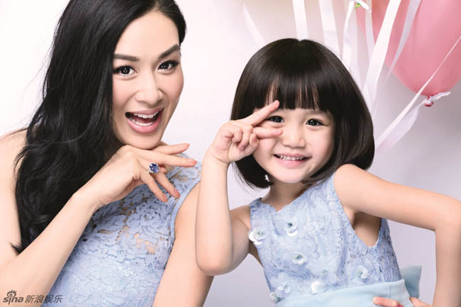 Chung Lệ Đề khoe con gái siêu đáng yêu
