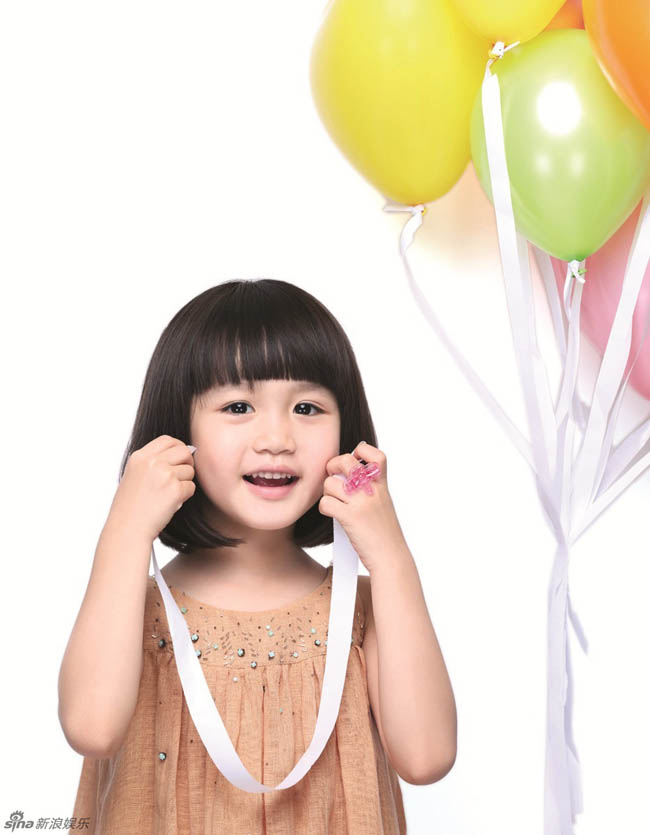 Chung Lệ Đề khoe con gái siêu đáng yêu