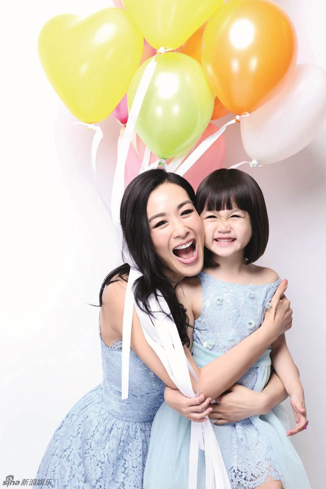 Chung Lệ Đề khoe con gái siêu đáng yêu
