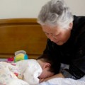 Làm mẹ - Sửng sốt phát hiện bà cho cháu uống kháng sinh