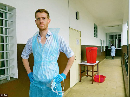 noi am anh khung khiep cua bac sy o tam dich ebola - 1
