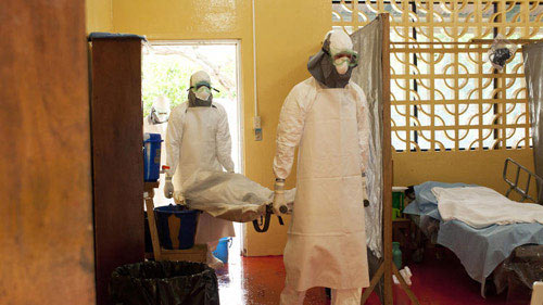 ai co nguy co nhiem virus ebola? - 1