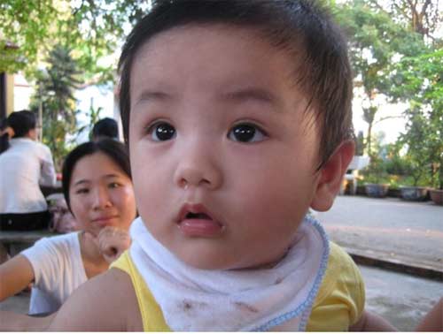 hinh anh truoc khi 'mat tich' cua 11 chau be tai chua bo de - 1
