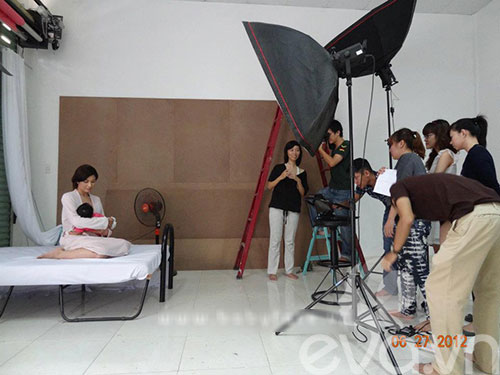 chuyen chua biet ve tre em viet di quay quang cao - 8