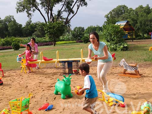chuyen chua biet ve tre em viet di quay quang cao - 12
