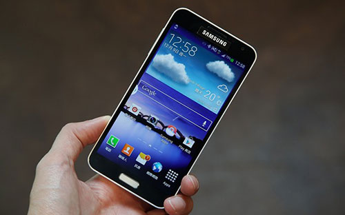 5 mau smartphone xach tay gia tot dang gay sot tai vn - 3