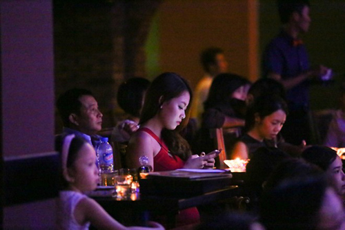 ban gai 9x lang le co vu le hieu trong dem sinh nhat - 1