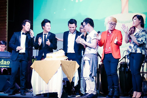 ban gai 9x lang le co vu le hieu trong dem sinh nhat - 12