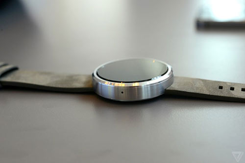 anh thuc te moto 360 - smartwatch dep nhat the gioi - 1