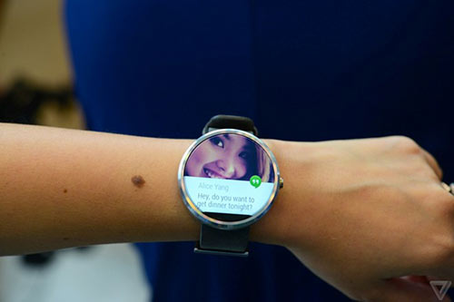 anh thuc te moto 360 - smartwatch dep nhat the gioi - 5
