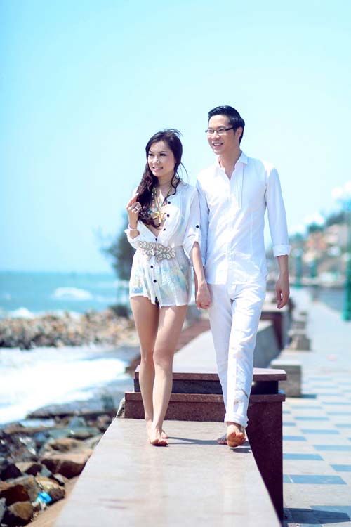 mc anh quan va kavie tran nong nan tren bien vang - 1