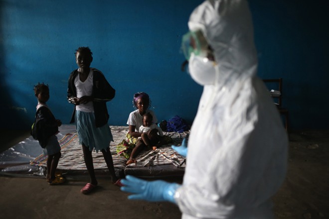 benh nhan ebola nam chung phong voi nguoi chet - 5