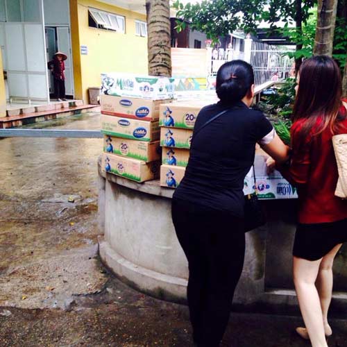 10 thung sua doi lay 5 phut vao tham be ‘co gioi’ chua bo de - 1