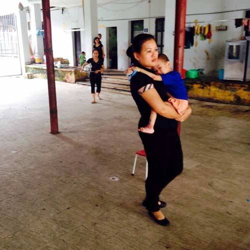 10 thung sua doi lay 5 phut vao tham be ‘co gioi’ chua bo de - 2
