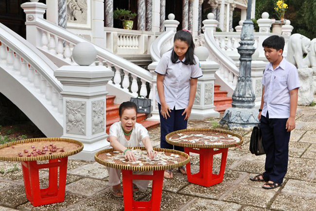 Biệt thự cổ kính, hoành tráng của Việt Hương, Chí Tài