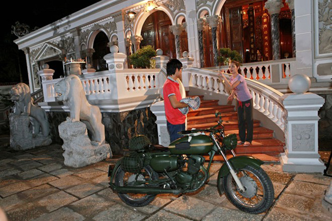 Biệt thự cổ kính, hoành tráng của Việt Hương, Chí Tài