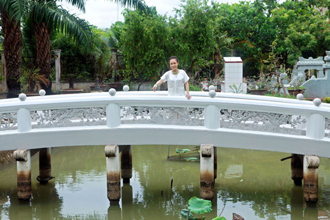 Biệt thự cổ kính, hoành tráng của Việt Hương, Chí Tài