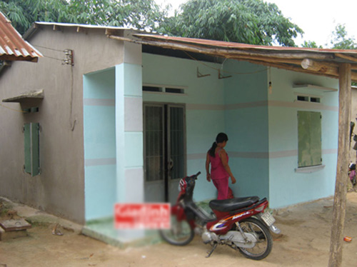 bong trang bi an va noi kinh hoang cua co be "ma ca rong" - 2