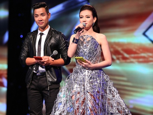 ho ngoc ha khien fan tron mat voi chiec ao tao bao - 13