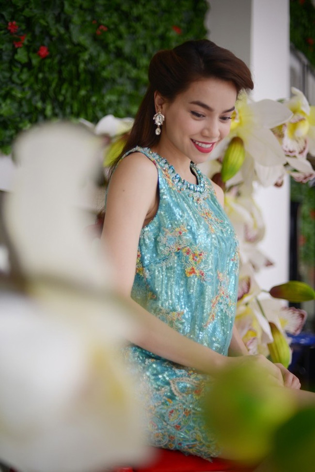 Hà Hồ đẹp như đóa hoa với thay đổi nhỏ khi make up
