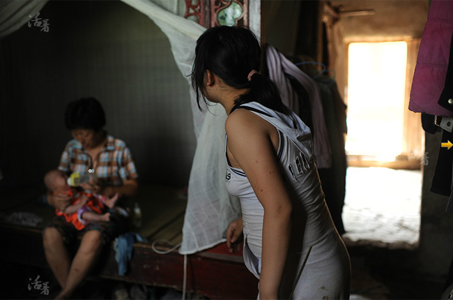 Cuộc sống bi kịch sau sinh của ' bà mẹ nhí ' 12 tuổi