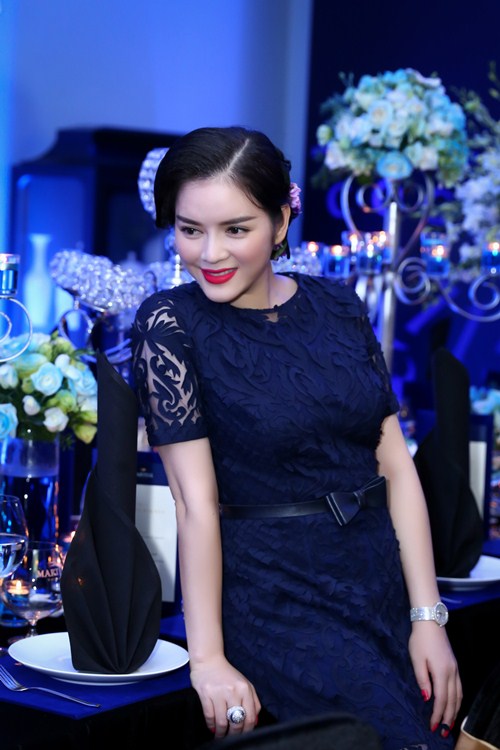 ly nha ky kieu sa trong dem tiec tai nha rieng - 1