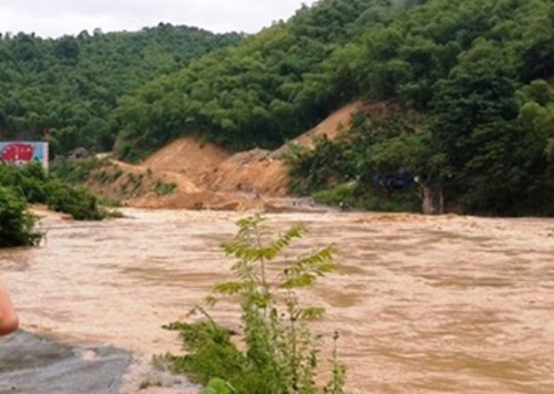 "giai cuu" hon 5.000 ho dan o thanh hoa khoi canh co lap - 1