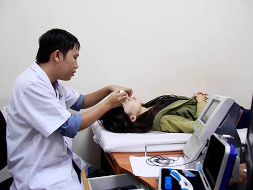 dung thuoc nho mat khong he de - 1
