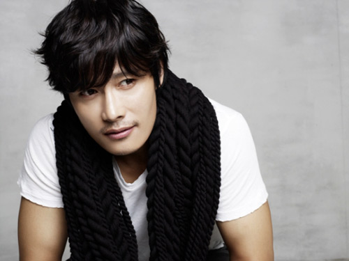 tu chuyen lee byung hun dua gai ve nha - 1