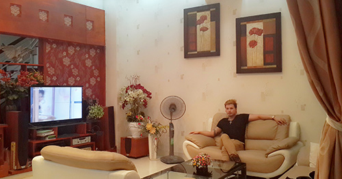hoan canh thieu gia cua ban trai trieu thi ha - 2