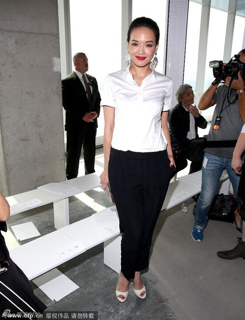 thu ky gian di tai new york fashion week - 1