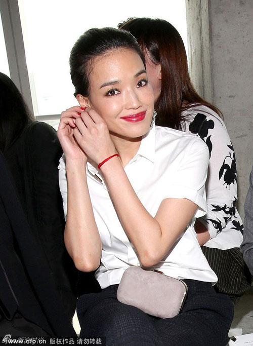 thu ky gian di tai new york fashion week - 4