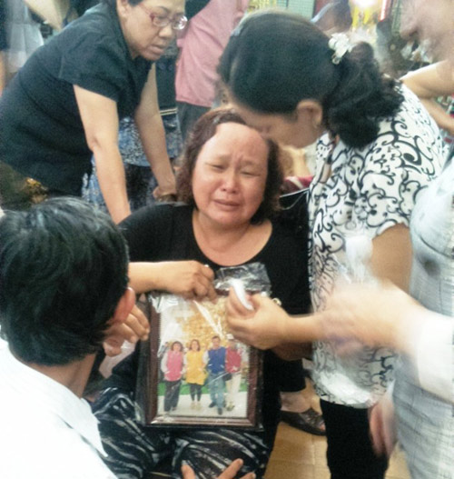 dang rao ban nha mo tim cho con, ca gia dinh chet chay - 1