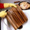 Bếp Eva - Cách làm sạch thớt gỗ cực đơn giản
