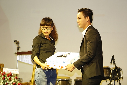 hoai linh mac ao ba ba, xo dep lao mung hoai lam - 13