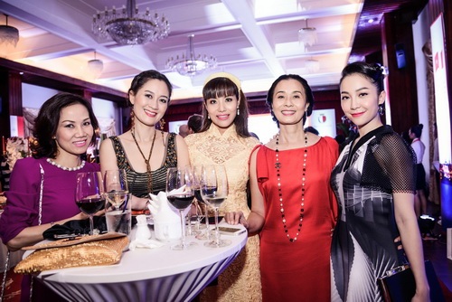 linh nga dep "sang chanh" ben vo chong doan trang - 11